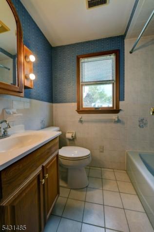 8 Duncan Avenue Pequannock NJ 07440