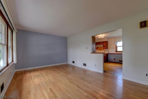 8 Duncan Avenue Pequannock NJ 07440
