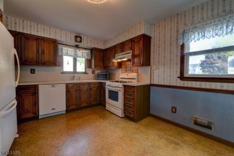 8 Duncan Avenue Pequannock NJ 07440