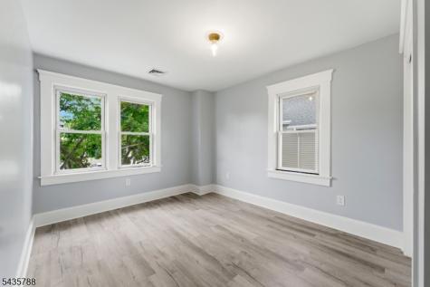 11 Jean Court Woodbridge NJ 07095