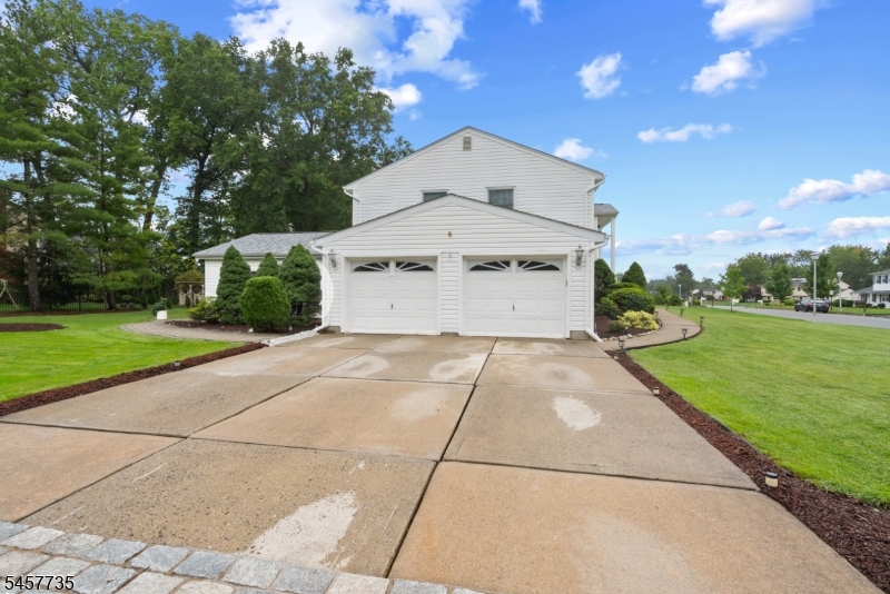 2 Tanglewood Drive East Hanover NJ 07936