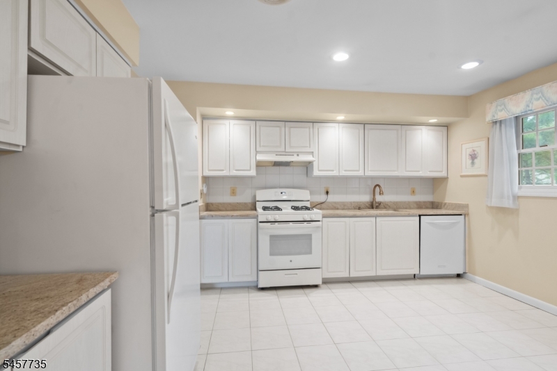 2 Tanglewood Drive East Hanover NJ 07936