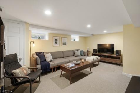 2 Lloyd Place Belleville NJ 07109