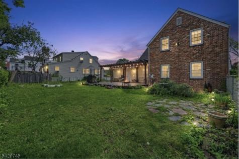 2 Lloyd Place Belleville NJ 07109