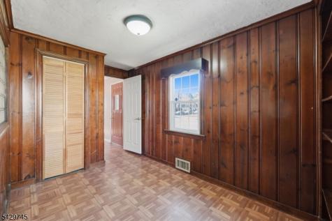 2 Lloyd Place Belleville NJ 07109