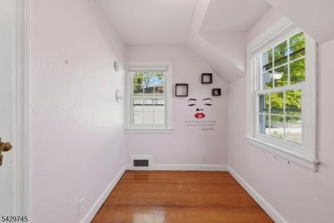 2 Lloyd Place Belleville NJ 07109
