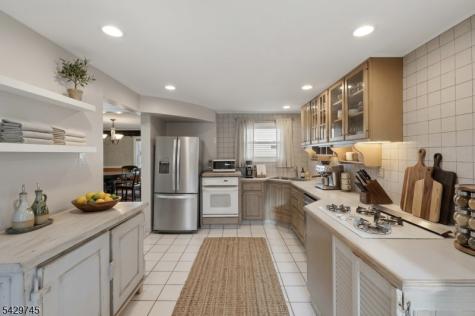 2 Lloyd Place Belleville NJ 07109