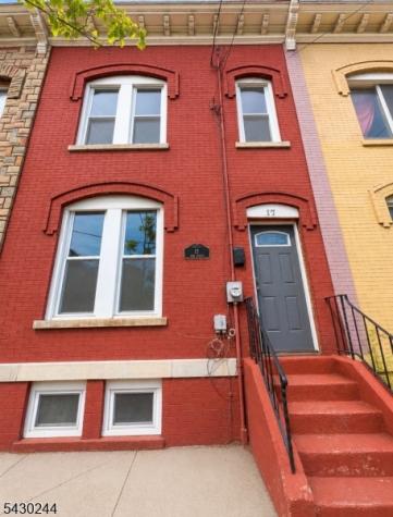 17 8TH Avenue Newark NJ 07104