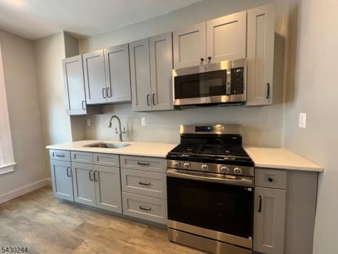 17 8TH Avenue Newark NJ 07104