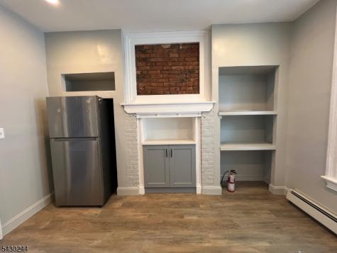 17 8TH Avenue Newark NJ 07104