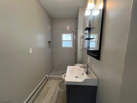 17 8TH Avenue Newark NJ 07104