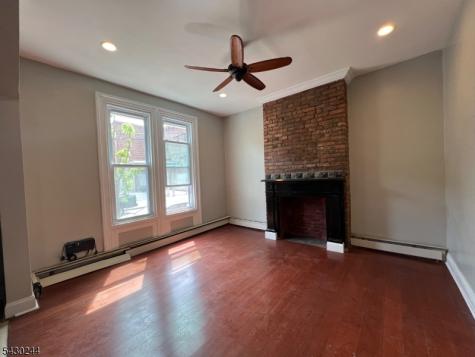17 8TH Avenue Newark NJ 07104