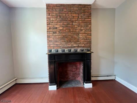 17 8TH Avenue Newark NJ 07104