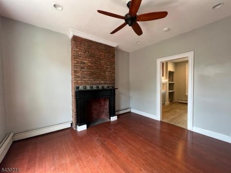 17 8TH Avenue Newark NJ 07104