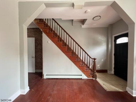 17 8TH Avenue Newark NJ 07104