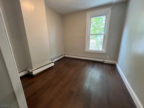 17 8TH Avenue Newark NJ 07104