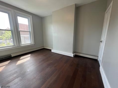 17 8TH Avenue Newark NJ 07104