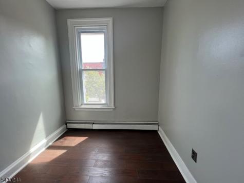 17 8TH Avenue Newark NJ 07104