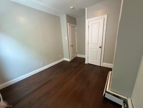 17 8TH Avenue Newark NJ 07104