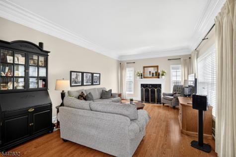 6 Bluebird Way Raritan NJ 08869