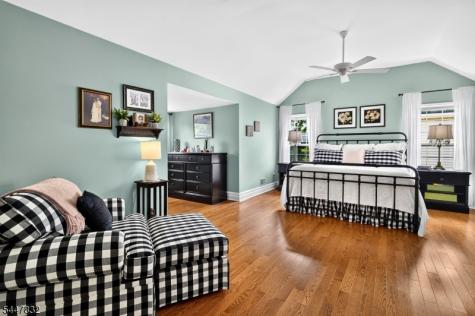 6 Bluebird Way Raritan NJ 08869