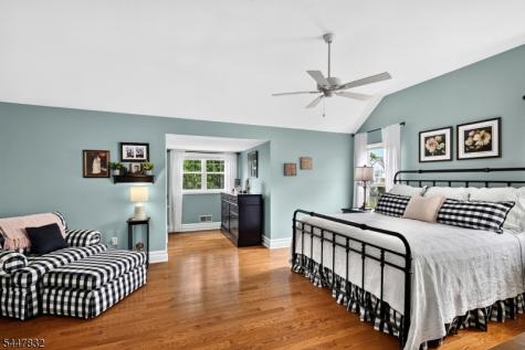 6 Bluebird Way Raritan NJ 08869