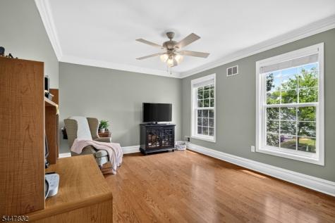 6 Bluebird Way Raritan NJ 08869
