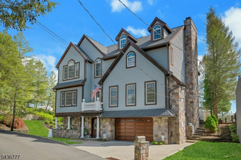 10 Oakdale Avenue Hopatcong NJ 07821