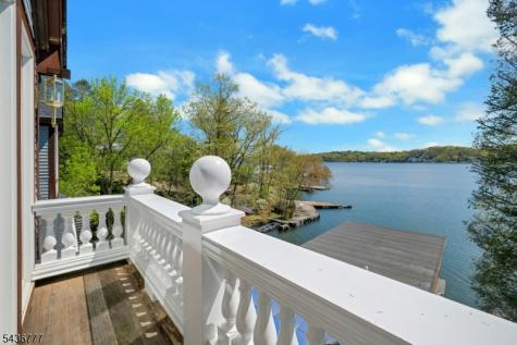 10 Oakdale Avenue Hopatcong NJ 07821