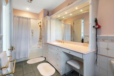 10 Oakdale Avenue Hopatcong NJ 07821