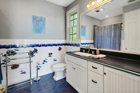 10 Oakdale Avenue Hopatcong NJ 07821