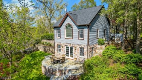 10 Oakdale Avenue Hopatcong NJ 07821