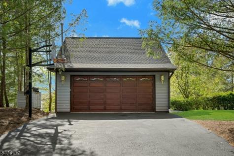 10 Oakdale Avenue Hopatcong NJ 07843