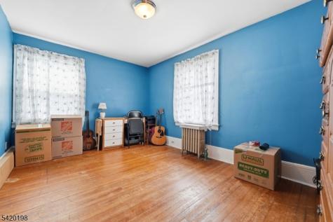 27 Reservoir Place Belleville NJ 07109