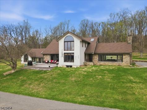 3 Hillbrook Lane Holland NJ 08848