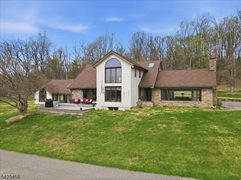 3 Hillbrook Lane Holland NJ 08848