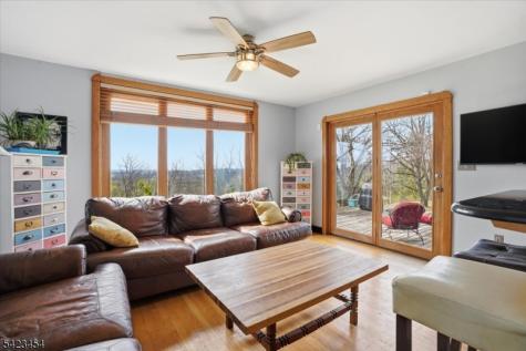 3 Hillbrook Lane Holland NJ 08848