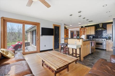 3 Hillbrook Lane Holland NJ 08848
