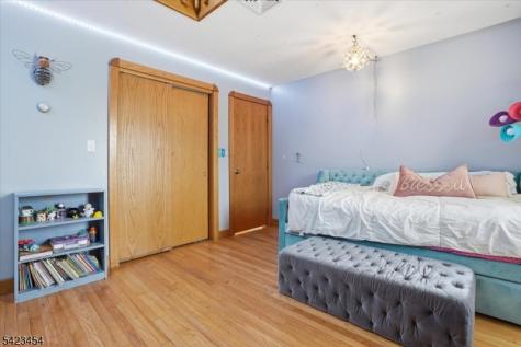 3 Hillbrook Lane Holland NJ 08848