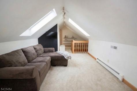 3 Hillbrook Lane Holland NJ 08848