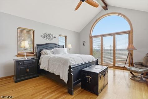 3 Hillbrook Lane Holland NJ 08848