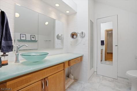 3 Hillbrook Lane Holland NJ 08848