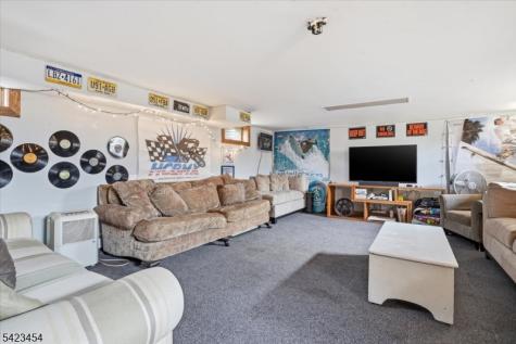 3 Hillbrook Lane Holland NJ 08848