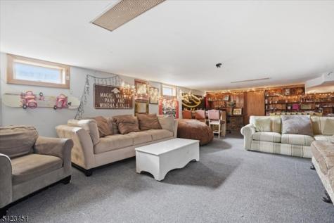 3 Hillbrook Lane Holland NJ 08848