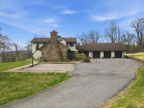 3 Hillbrook Lane Holland NJ 08848
