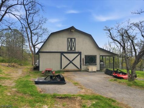 3 Hillbrook Lane Holland NJ 08848