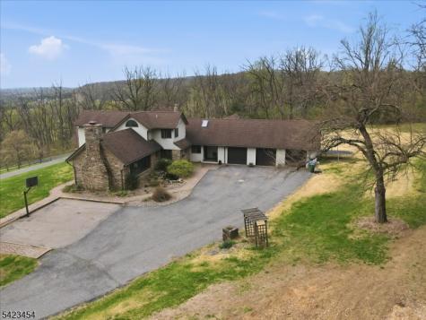 3 Hillbrook Lane Holland NJ 08848