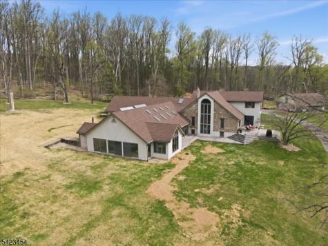 3 Hillbrook Lane Holland NJ 08848