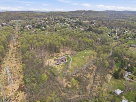 3 Hillbrook Lane Holland NJ 08848