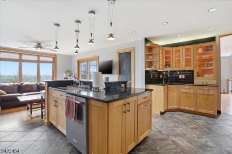 3 Hillbrook Lane Holland NJ 08848
